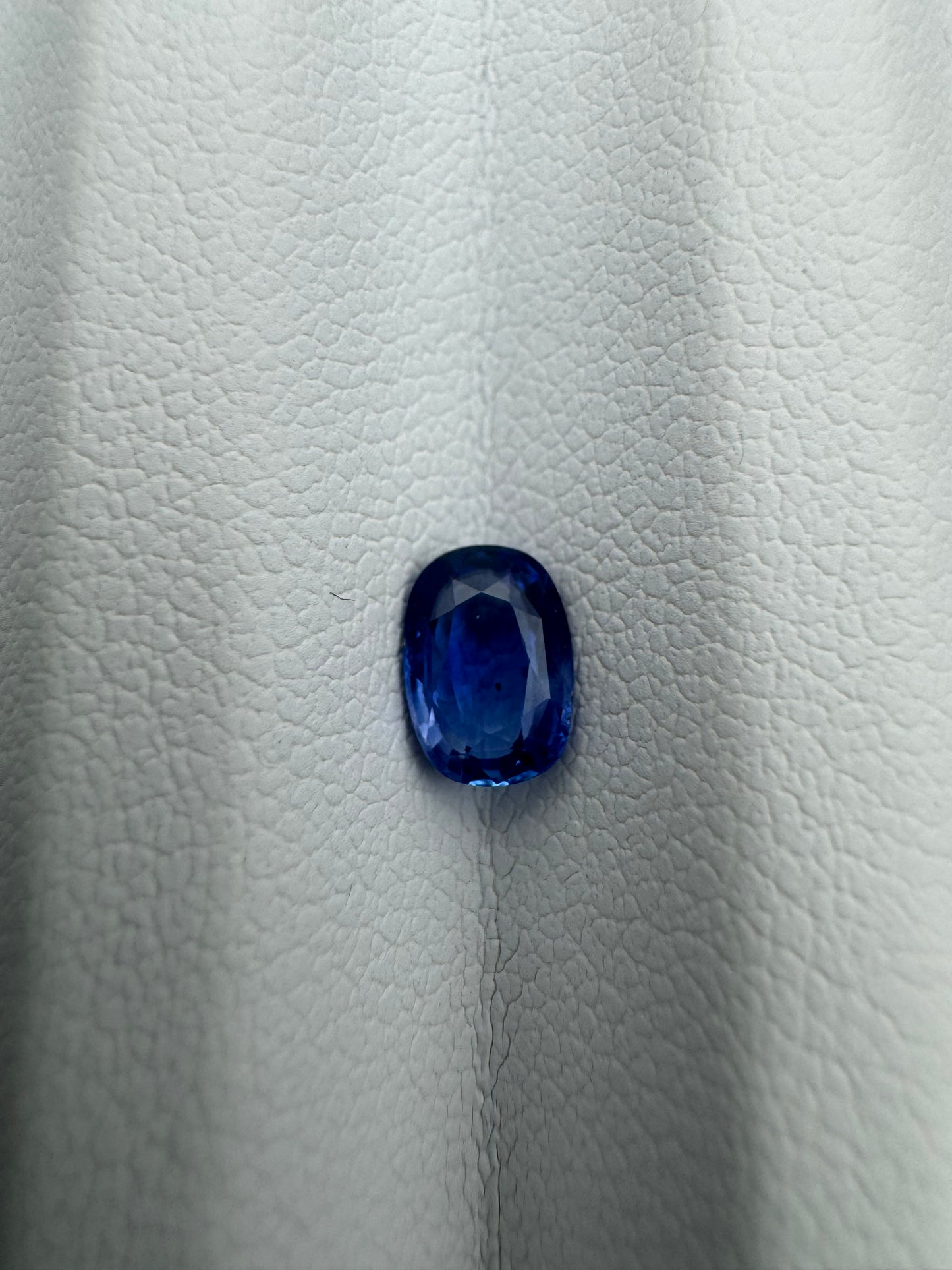 blauer Saphir, 0.75 Karat, unbehandelt