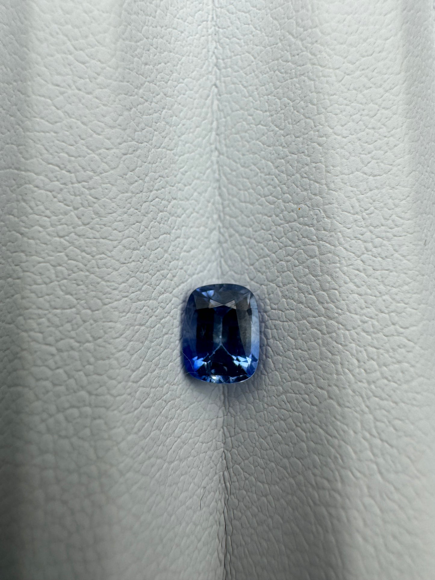 blauer Saphir, 0.80 Karat, erhitzt