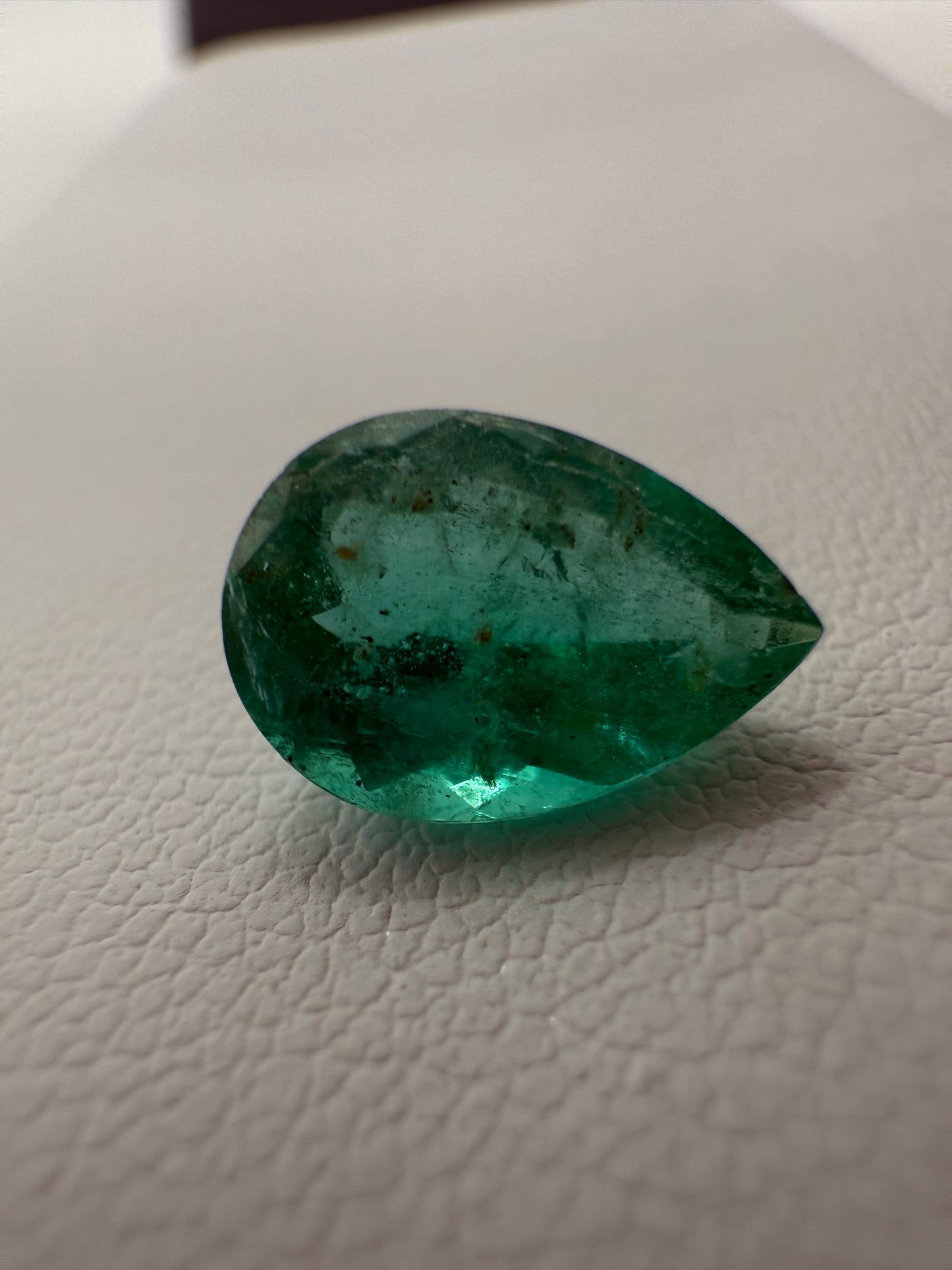 Sambischer Smaragd, 1.60 Karat, minor oil