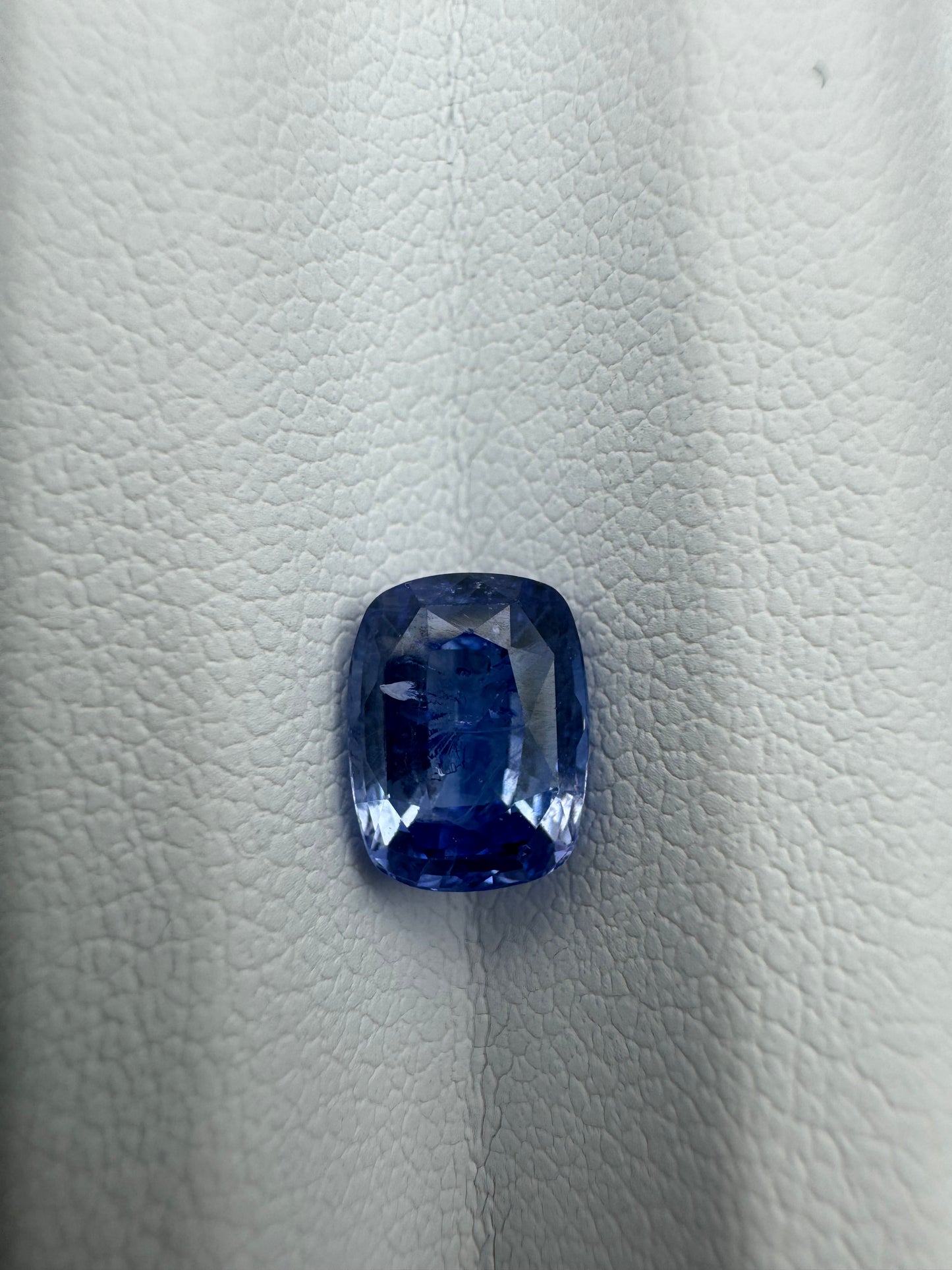 blauer Saphir, 2.18 Karat, erhitzt