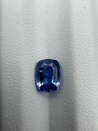 blauer Saphir, 2.18 Karat, erhitzt