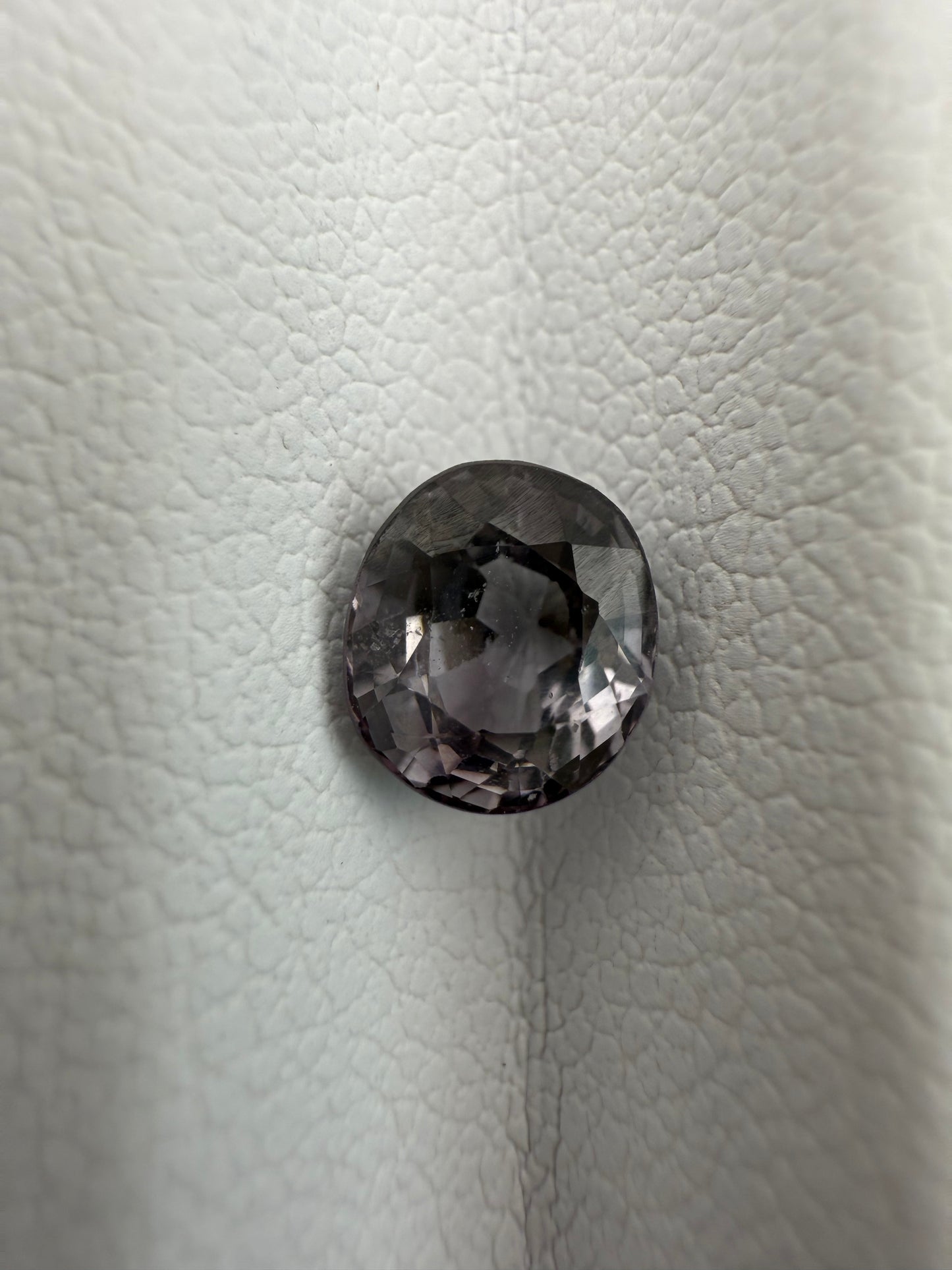 grau-violetter Spinell, 1.14 Karat, unbehandelt