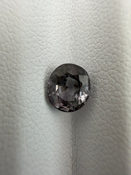 grau-violetter Spinell, 1.14 Karat, unbehandelt