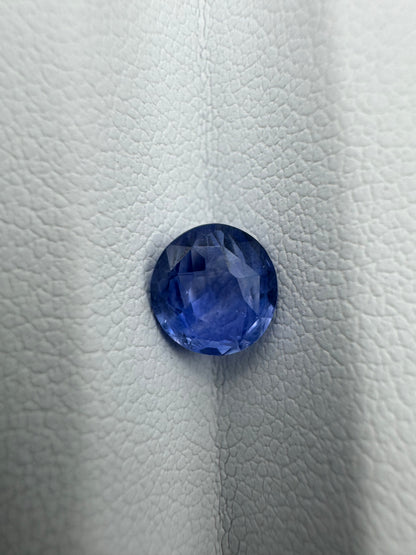 blauer Saphir, 1.36 Karat, unbehandelt