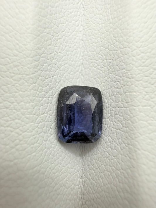 blau-violetter Saphir, 1.51 Karat, erhitzt