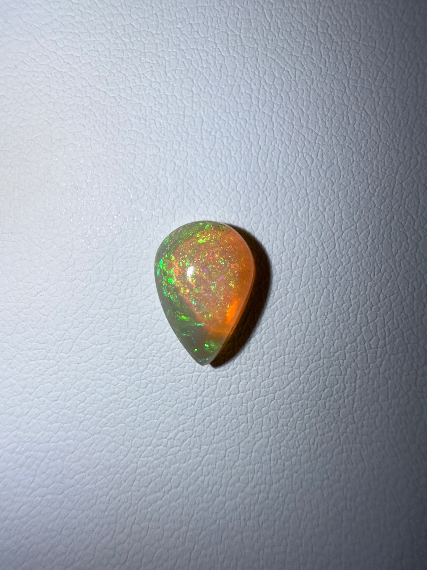 weisser Opal, 2.18 Karat