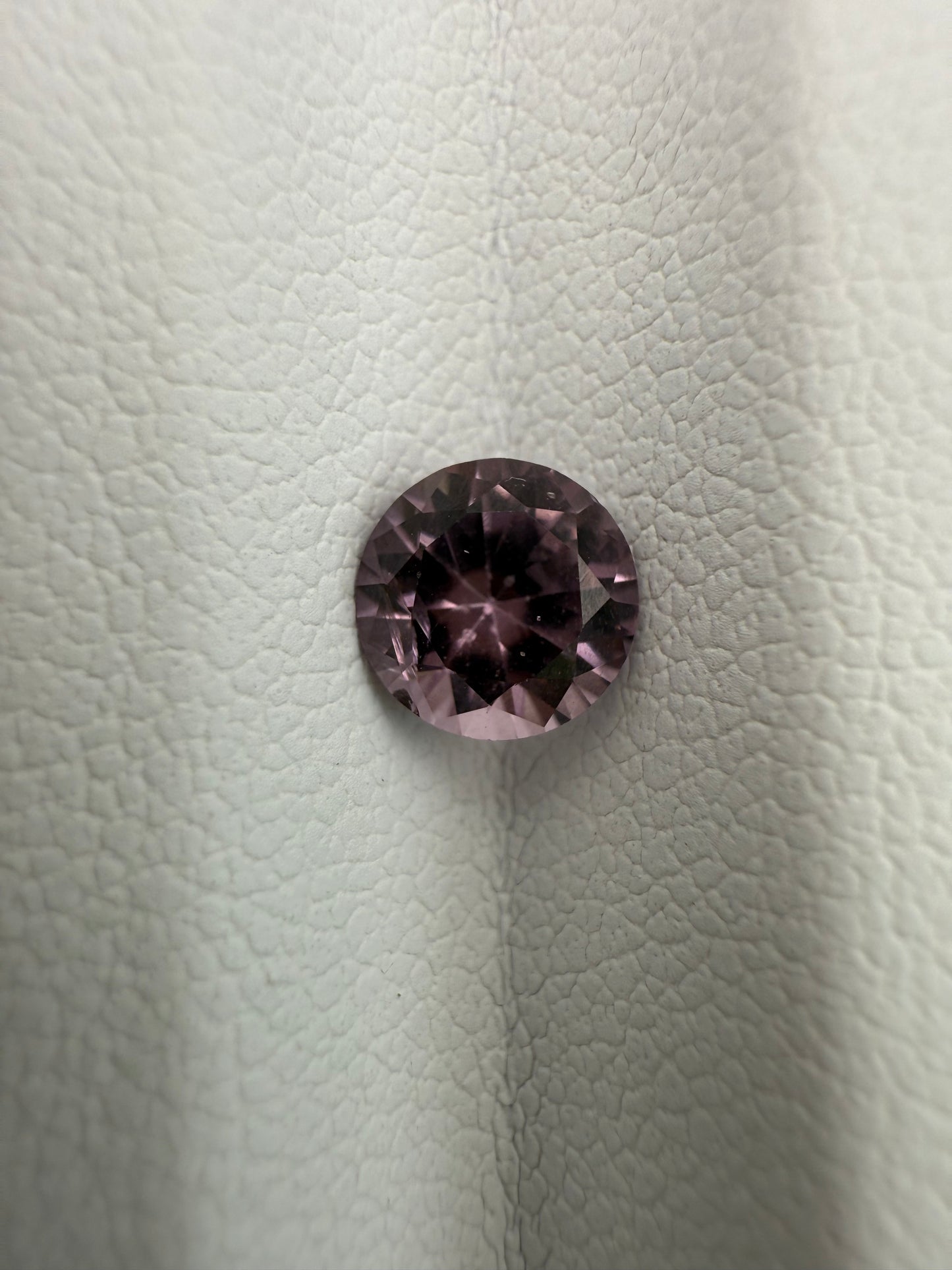 pinker Spinell, 0.93 Karat, unbehandelt