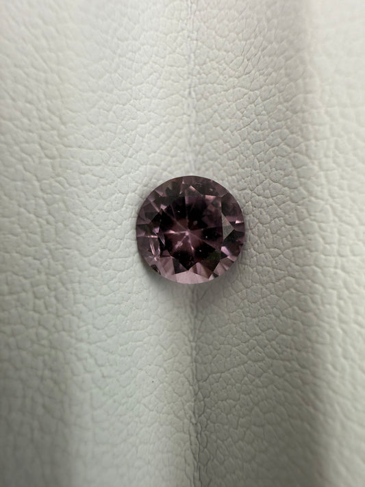 pinker Spinell, 0.93 Karat, unbehandelt