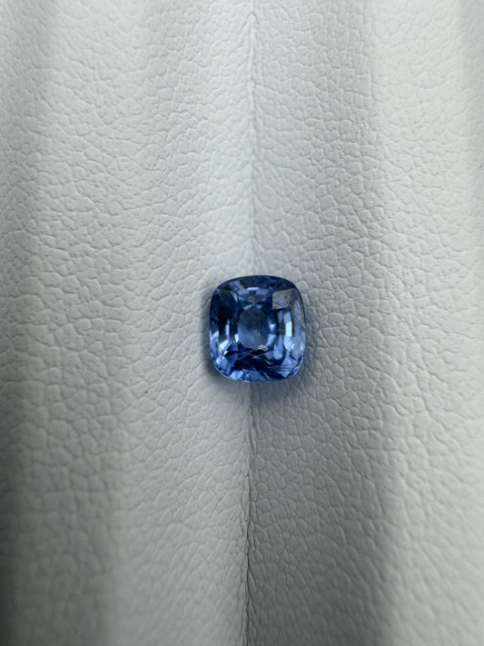 blauer Saphir, 0.93 Karat, unbehandelt