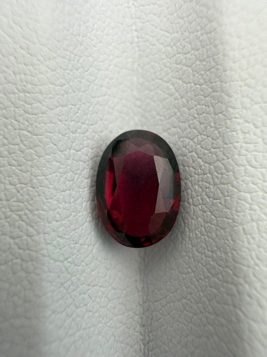 Granat, 1.93 Karat, unbehandelt