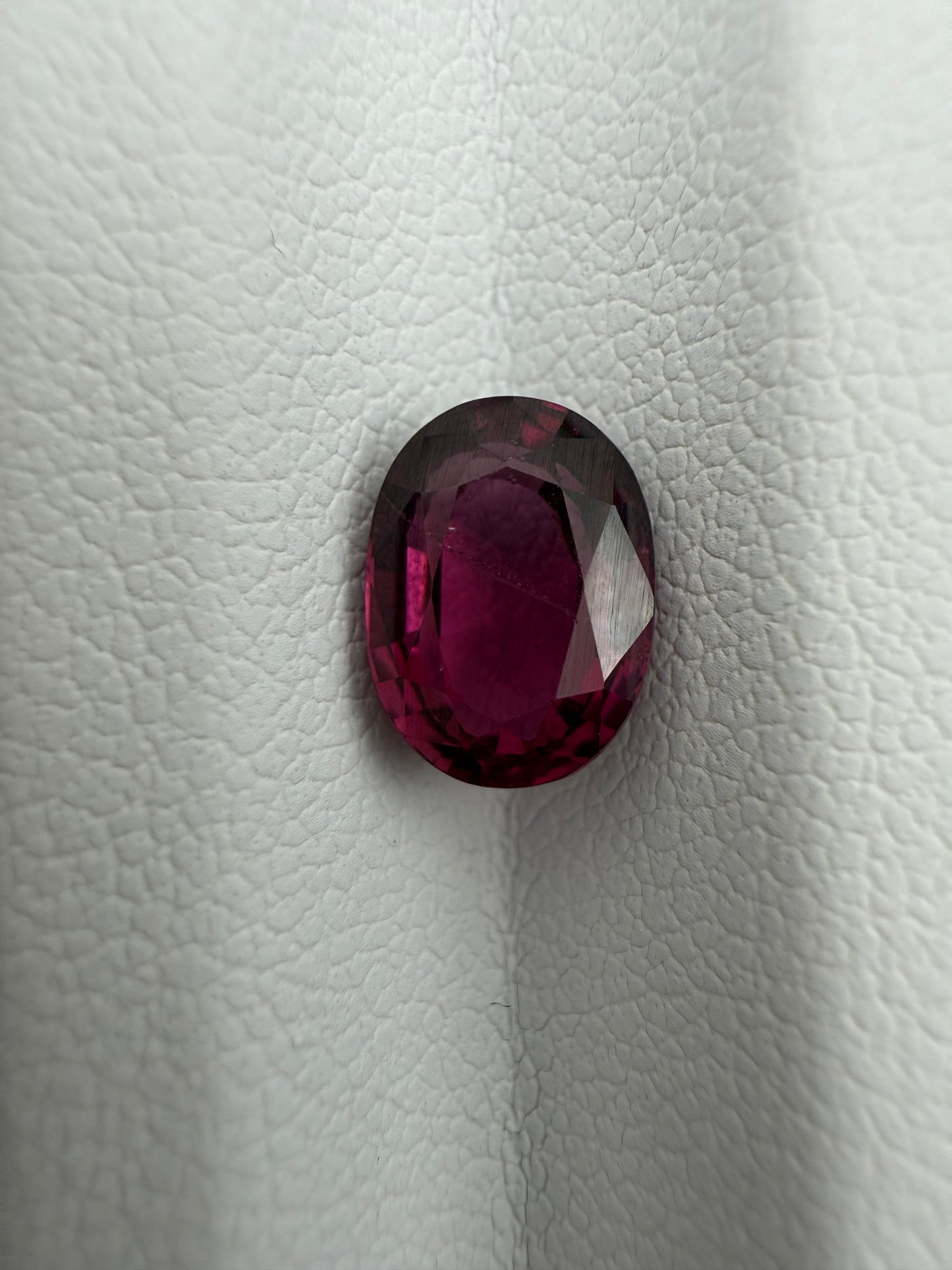 Granat, 2.28 Karat, unbehandelt