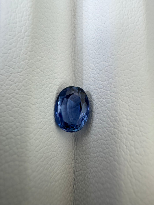 blauer Saphir, 1.01 Karat, erhitzt