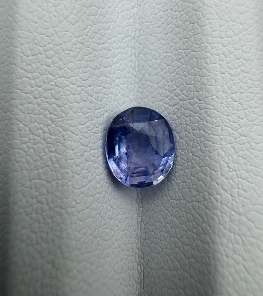 violettblauer Saphir, 1.51 Karat, unbehandelt
