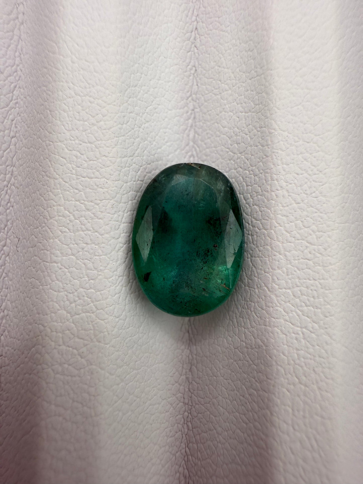 Sambischer Smaragd, 3.72 Karat, minor Oil