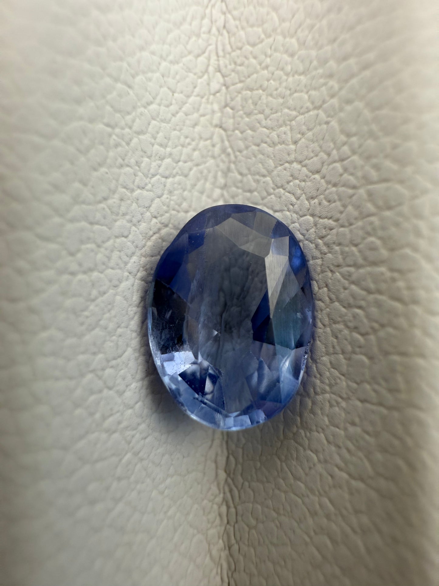 blauer Saphir, 1.41 Karat, unbehandelt