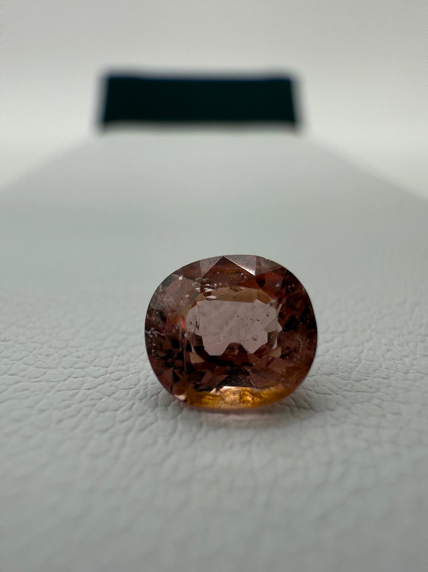 orange pinker Spinell, 1.01 Karat, unbehandelt