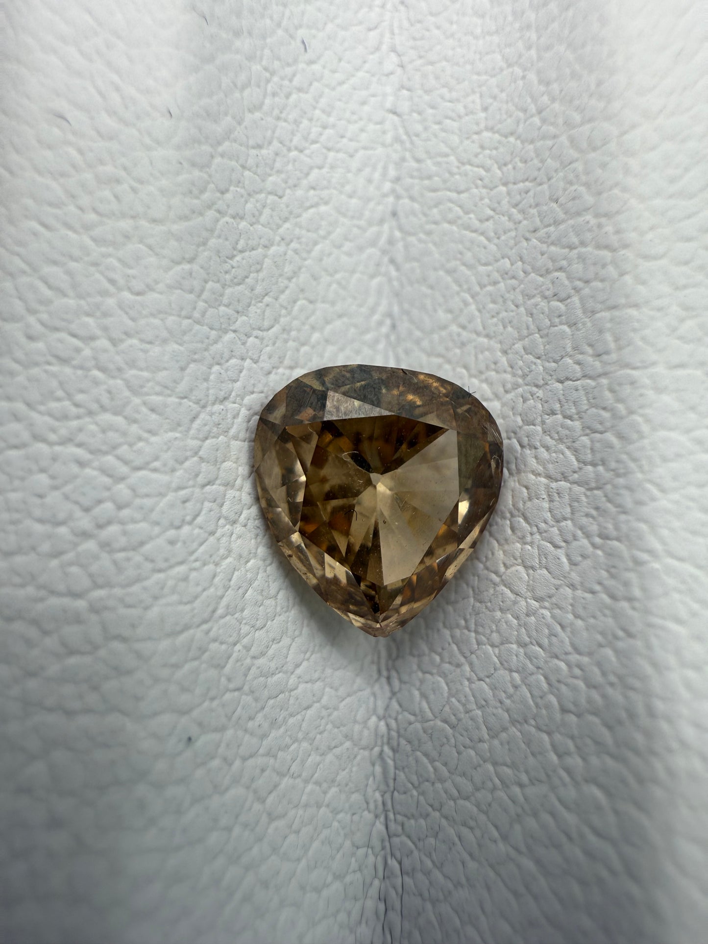 Fancy Diamond, 1.08 Karat, unbehandelt