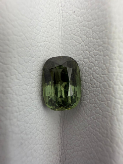 grüner Saphir, 1.54 Karat, unbehandelt