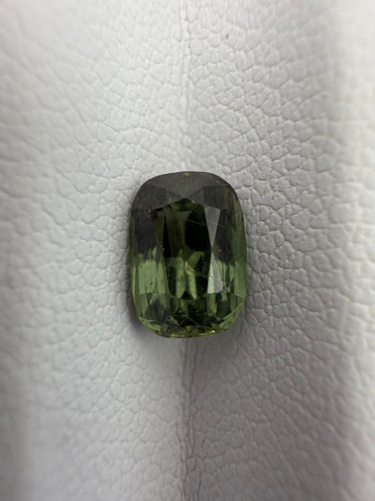 grüner Saphir, 1.54 Karat, unbehandelt