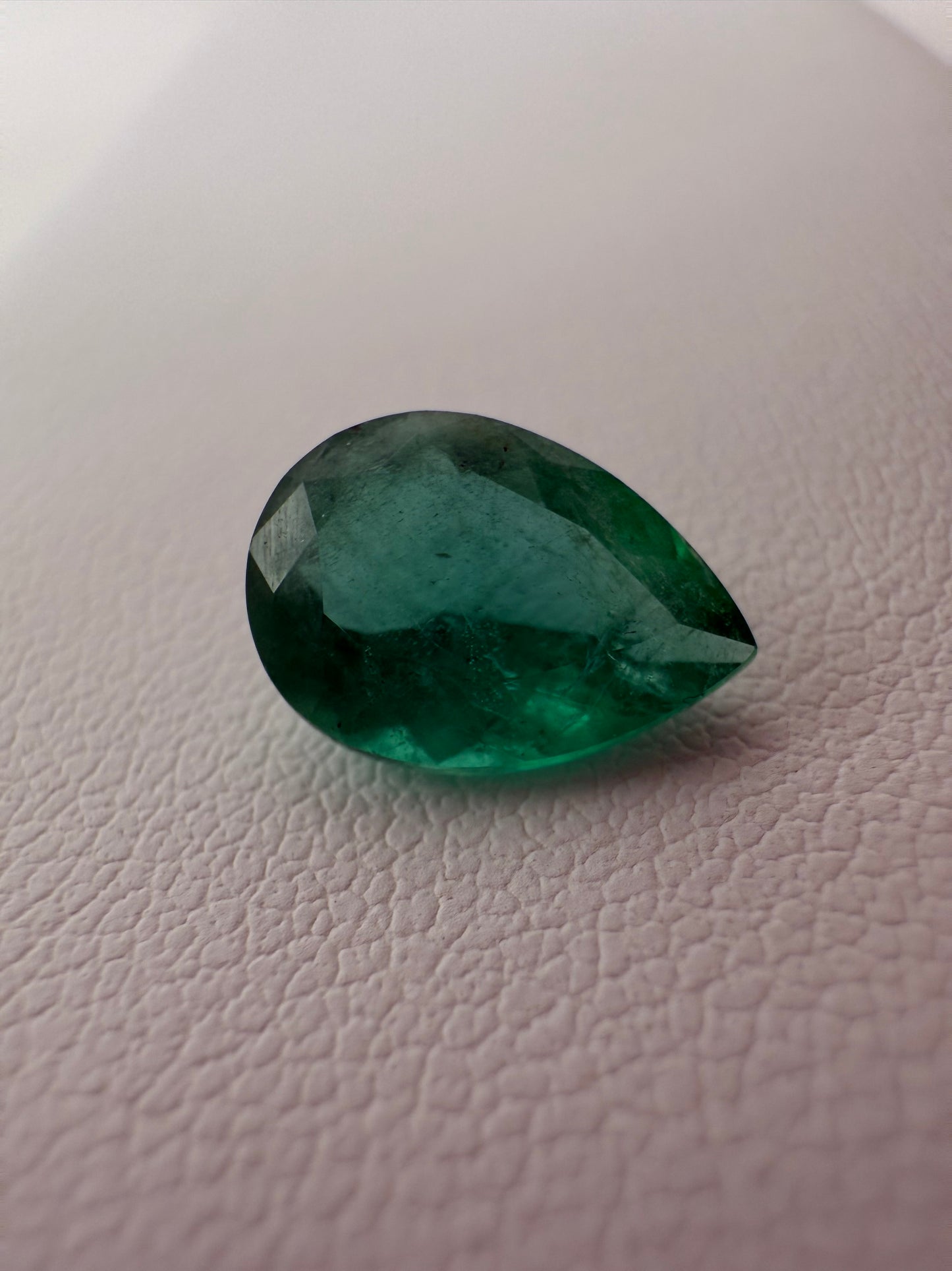 sambischer Smaragd, 1.68 Karat, minor Oil