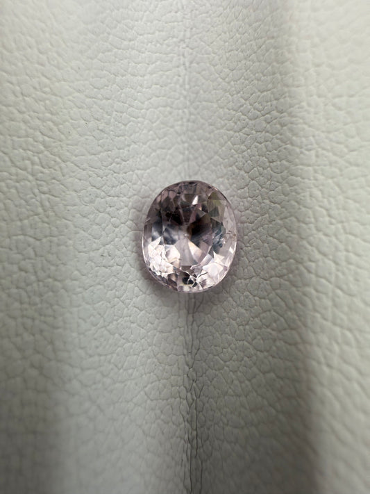 pinker Spinell, 1.08 Karat, unbehandelt