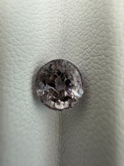 violetter Spinell, 1.24 Karat, unbehandelt