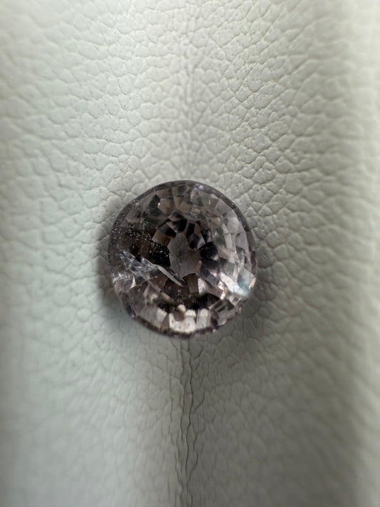 violetter Spinell, 1.24 Karat, unbehandelt