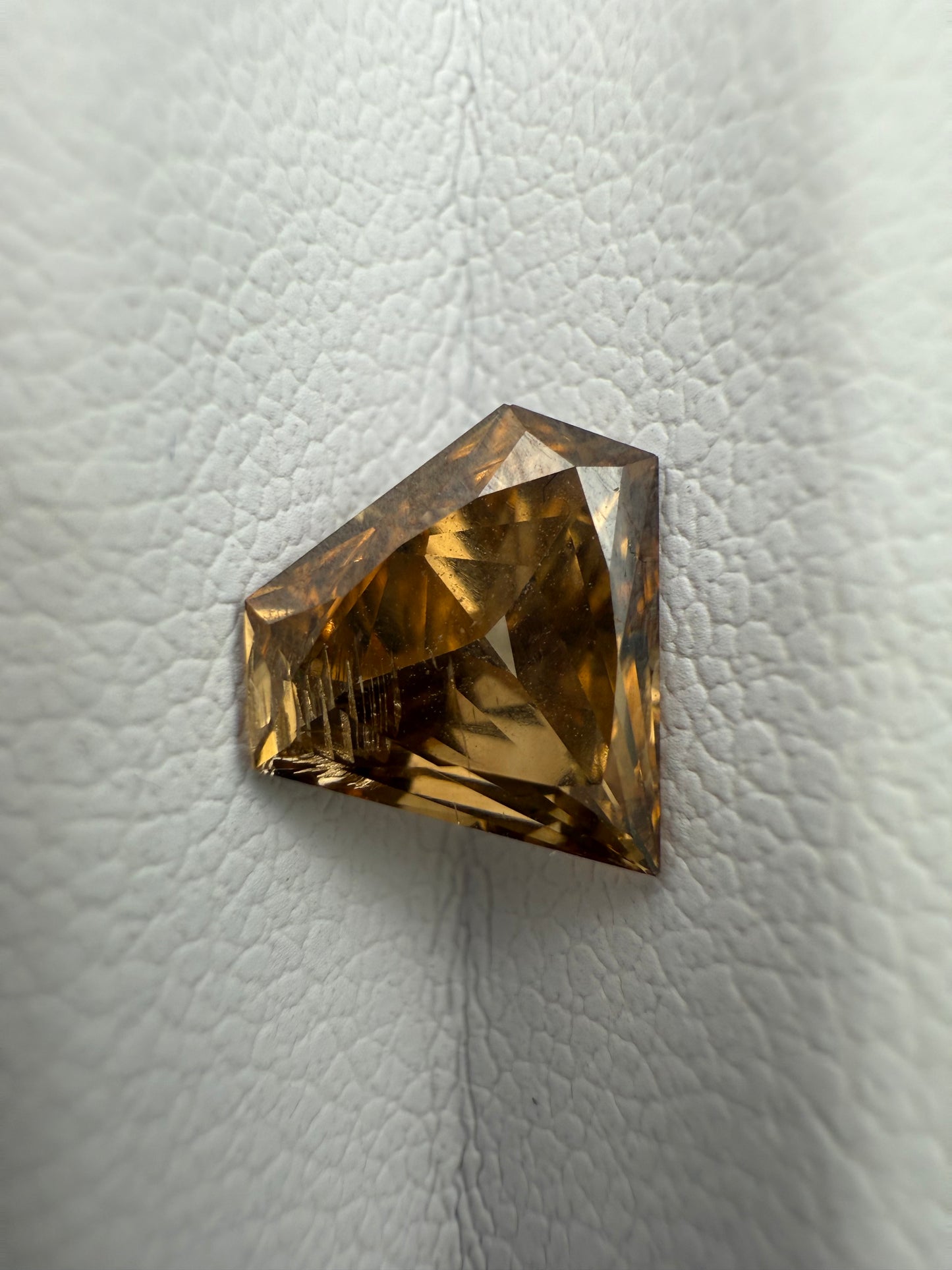 Fancy Diamond, 1.17 Karat, unbehandelt