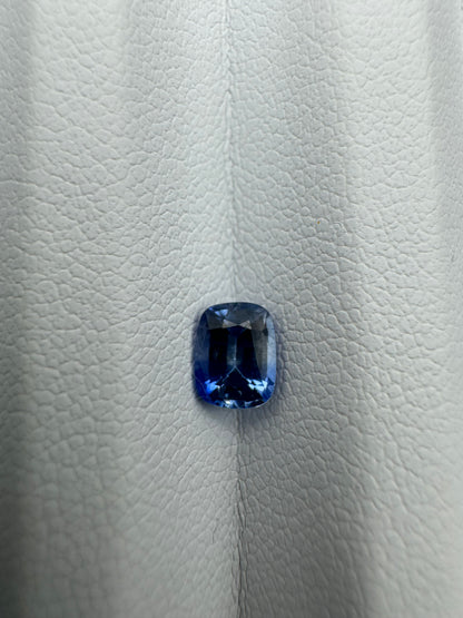 blauer Saphir, 0.80 Karat, erhitzt