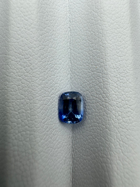 blauer Saphir, 0.80 Karat, erhitzt