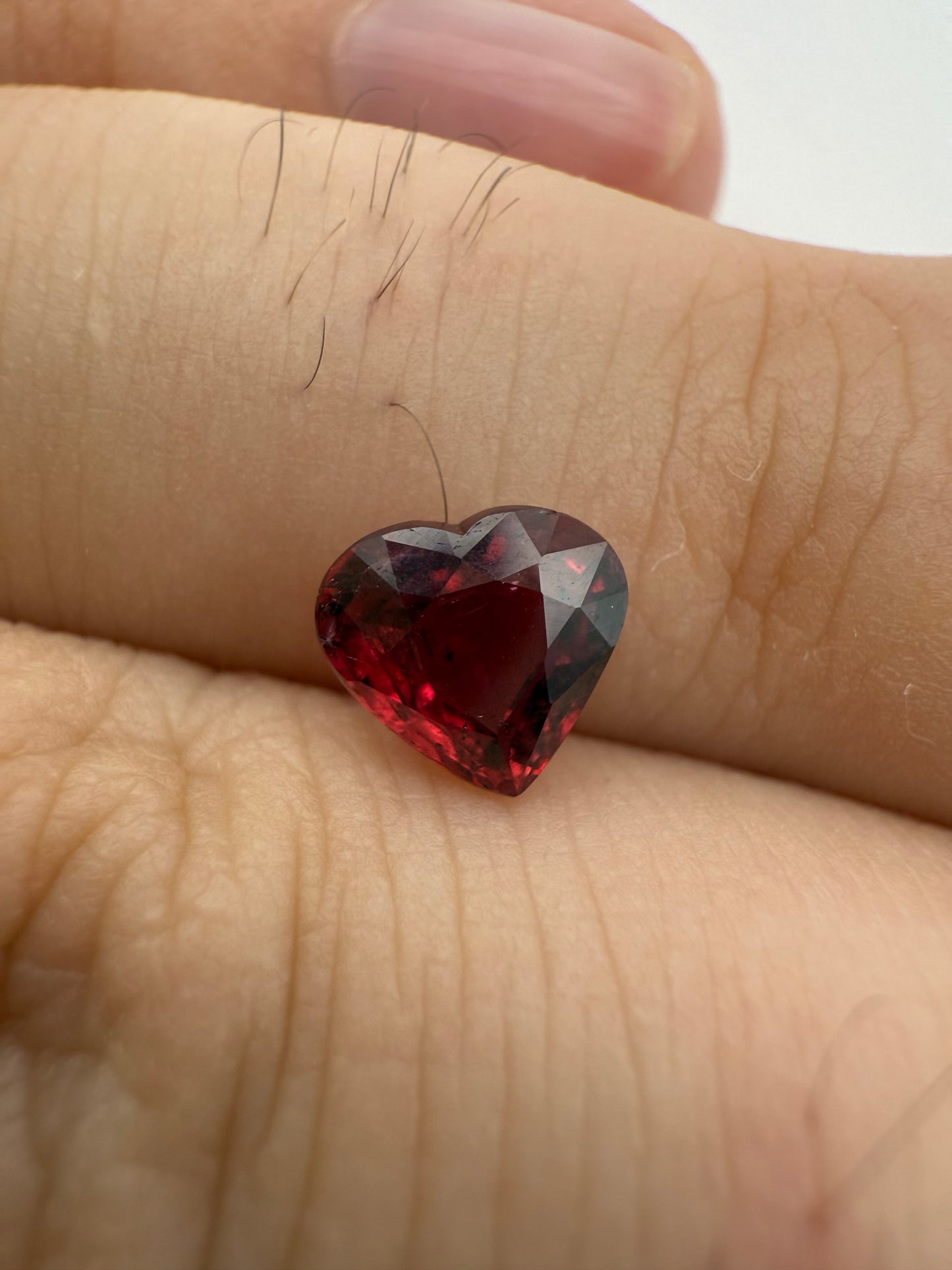 Pigeon-Blood Herzrubin, 1.02 Karat, unbehandelt