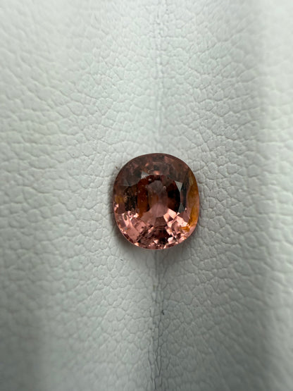 orange pinker Spinell, 1.01 Karat, unbehandelt