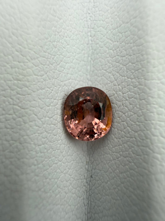 orange pinker Spinell, 1.01 Karat, unbehandelt