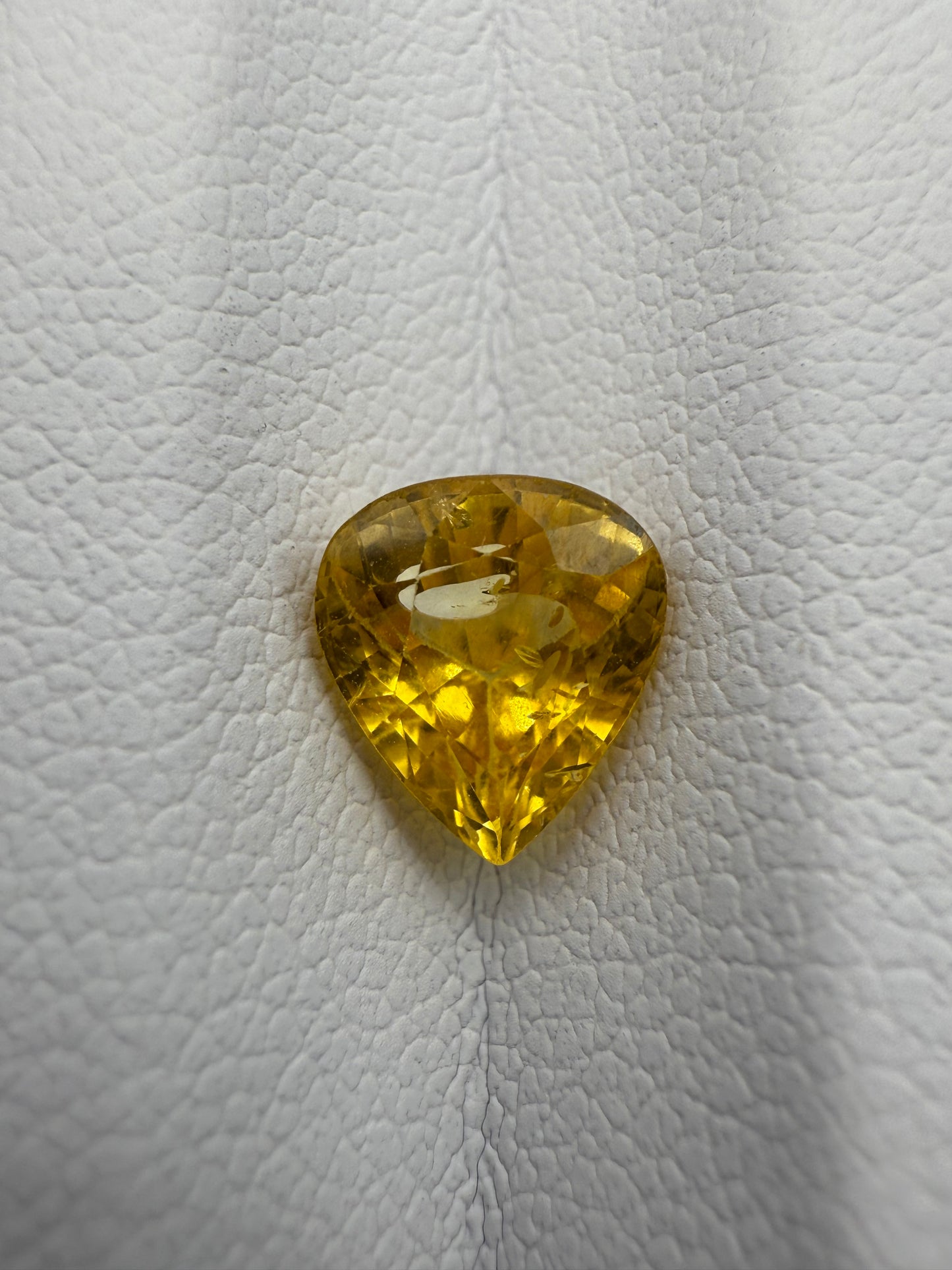 Vivid-Yellow Saphir, 1.74 Karat, erhitzt