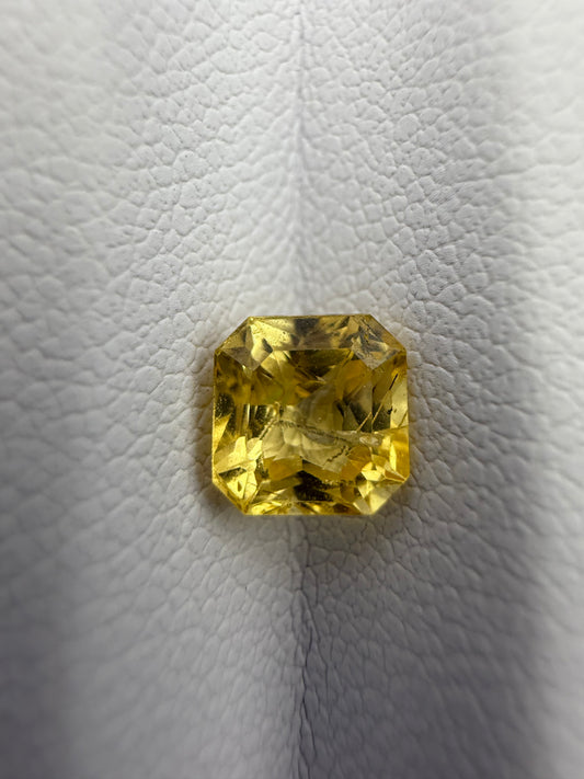gelber Saphir, 1.46 Karat, unbehandelt