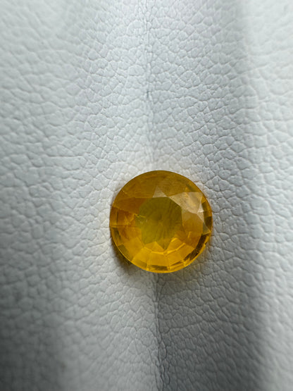 gelber Saphir, 1.05 Karat, erhitzt