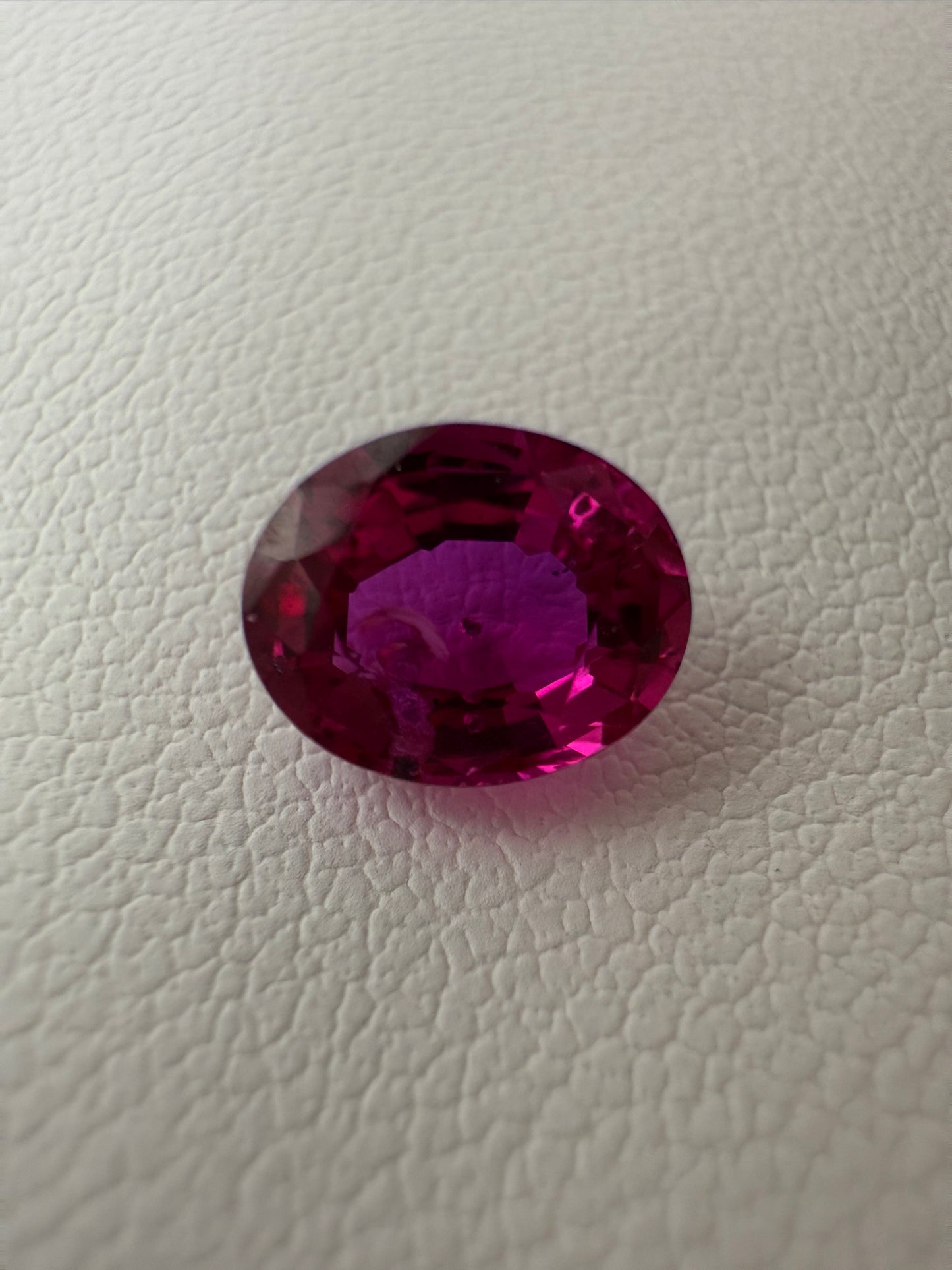 pink-roter Rubin, 1.30 Karat, unbehandelt
