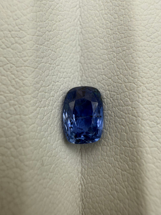 blauer Saphir, 1.28 Karat, unbehandelt