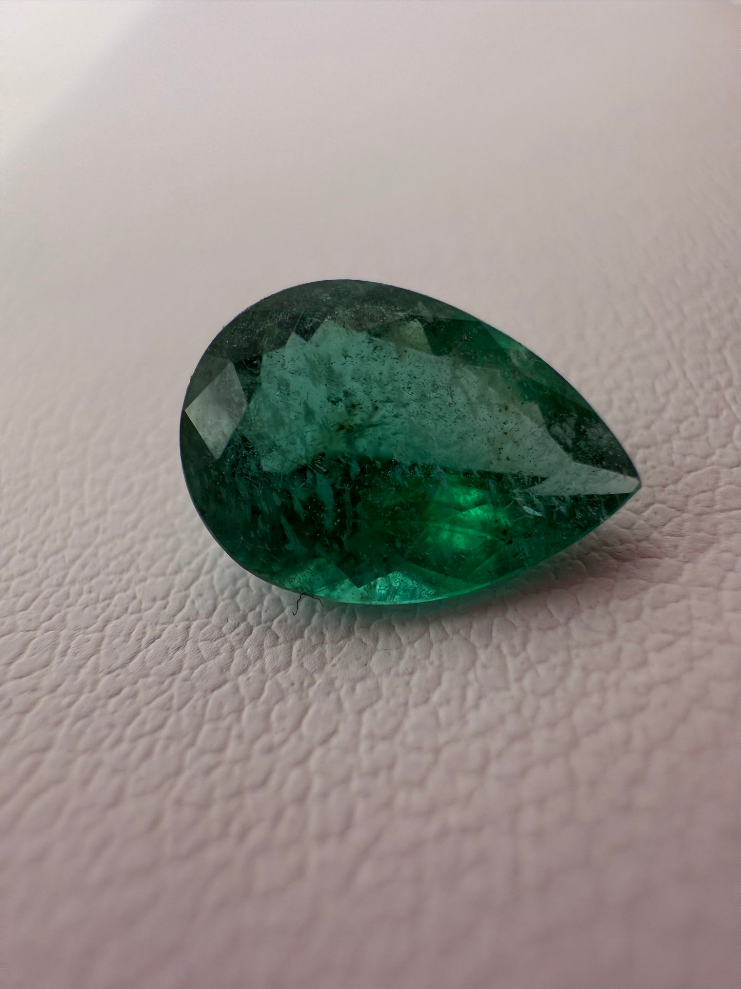 Sambischer Smaragd, 1.65 Karat, moderate oil