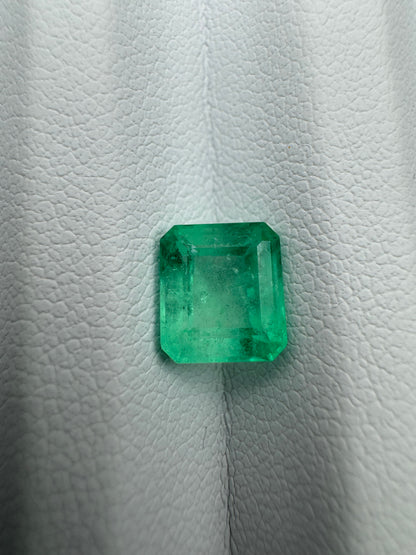 Kolumbianischer Smaragd, 1.81 Karat, Minor Oil