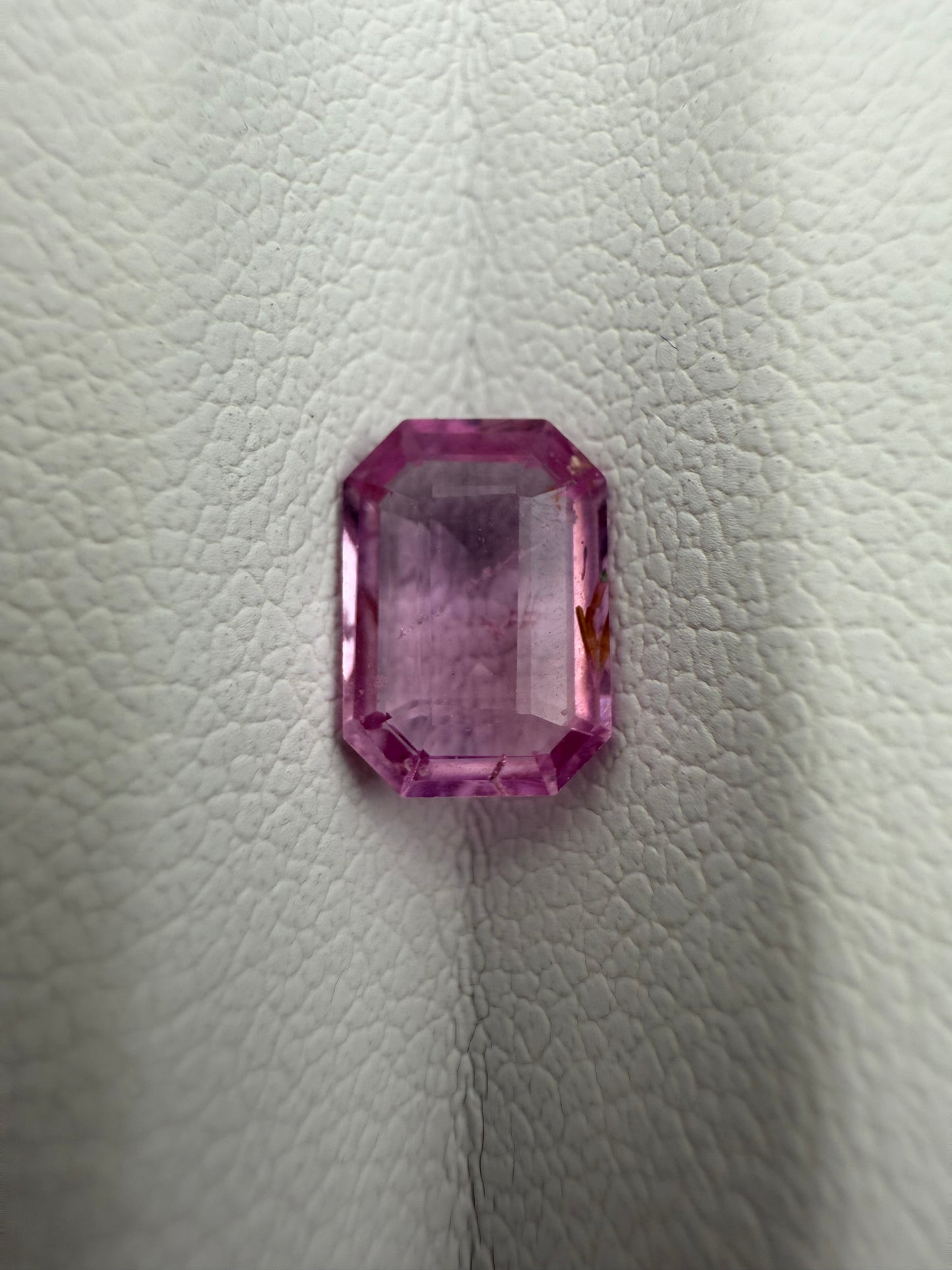pinker Saphir, 1.35 Karat, unbehandelt