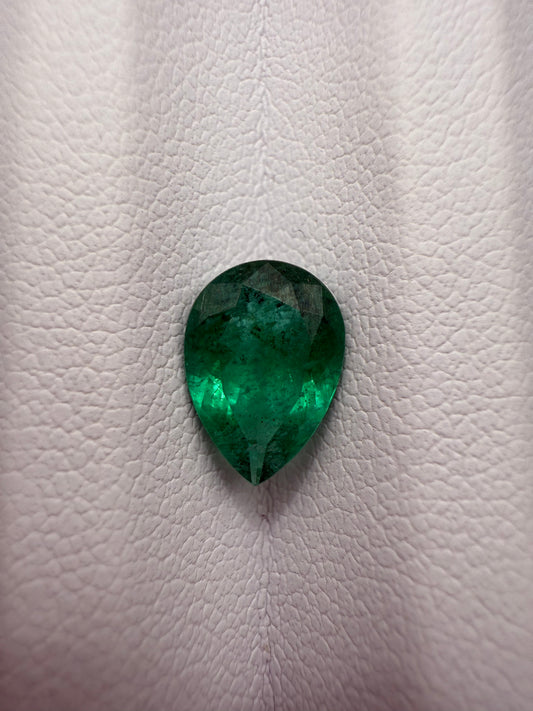 Sambischer Smaragd, 1.65 Karat, moderate oil