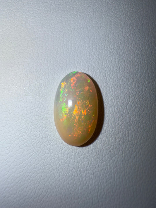 weisser Opal, 3.01 Karat