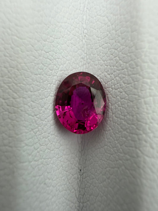 pink-roter Rubin, 1.30 Karat, unbehandelt