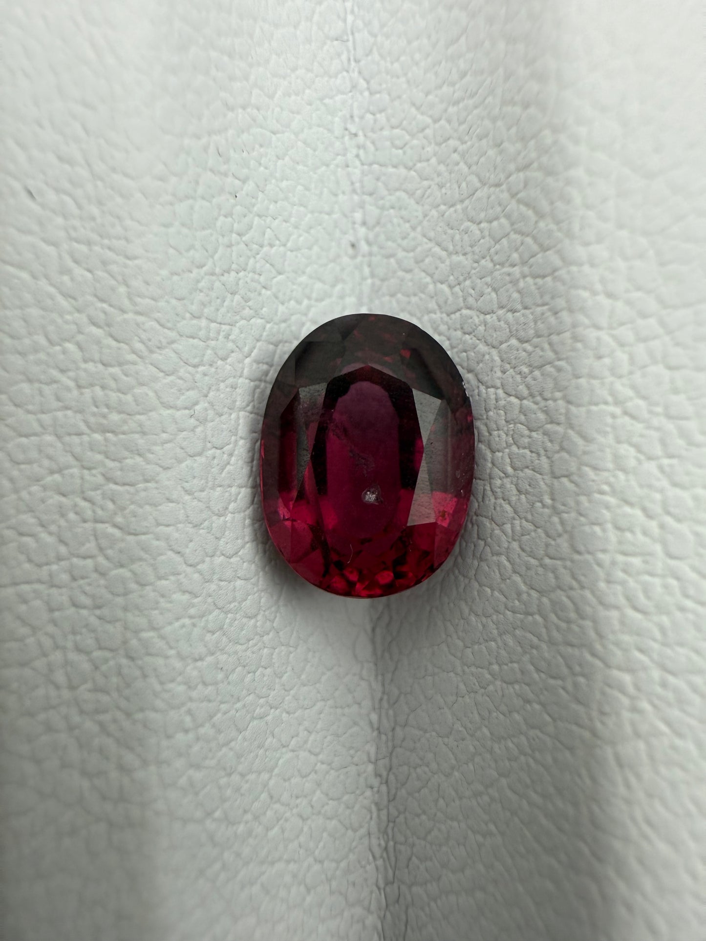 Granat, 2.26 Karat, unbehandelt