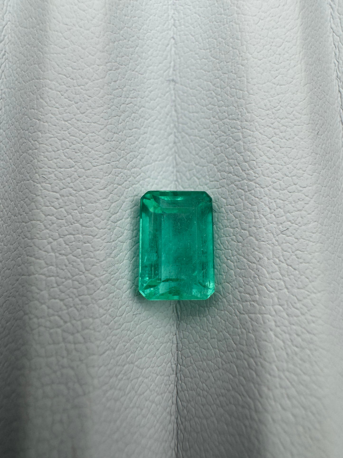 Kolumbianischer Smaragd, 1.90 Karat, Minor Oil