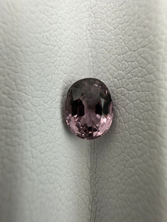 pinker Spinell, 0.90 Karat, unbehandelt