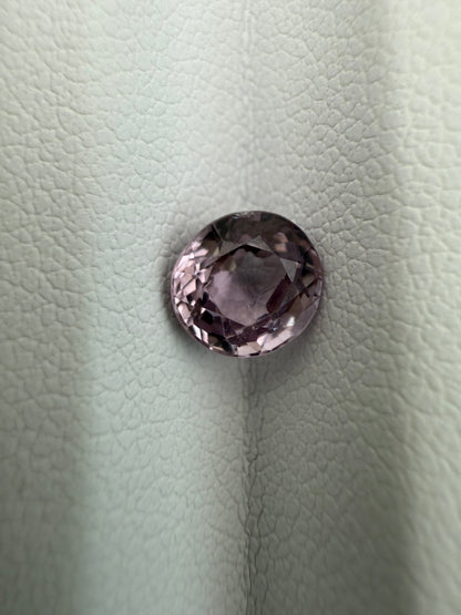 pinker Spinell, 1.26 Karat, unbehandelt