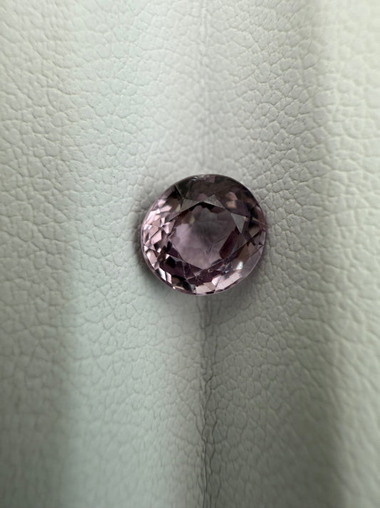 pinker Spinell, 1.26 Karat, unbehandelt