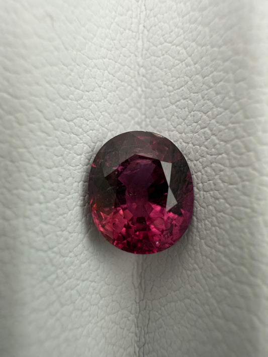violett-roter Rubin, 1.65 Karat, unbehandelt